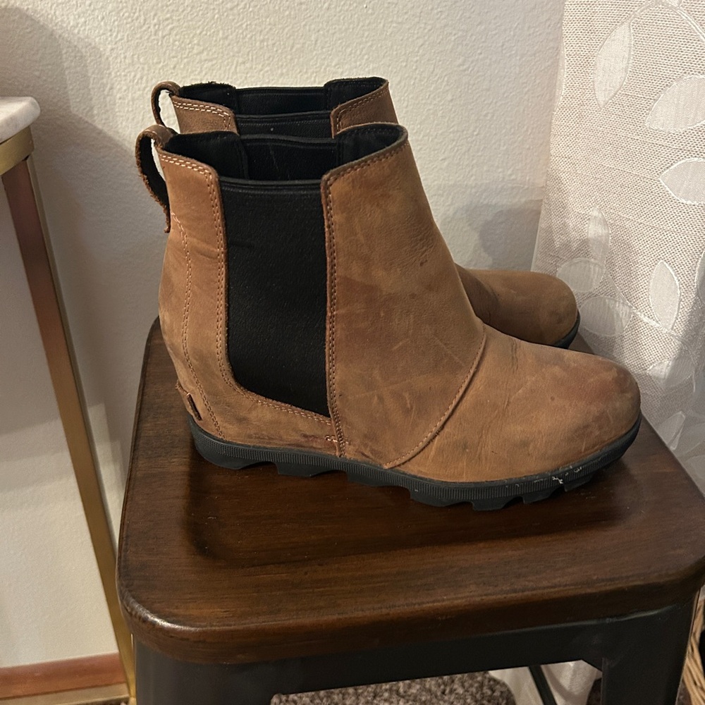 Sorel Tan and Black Ankle Boots